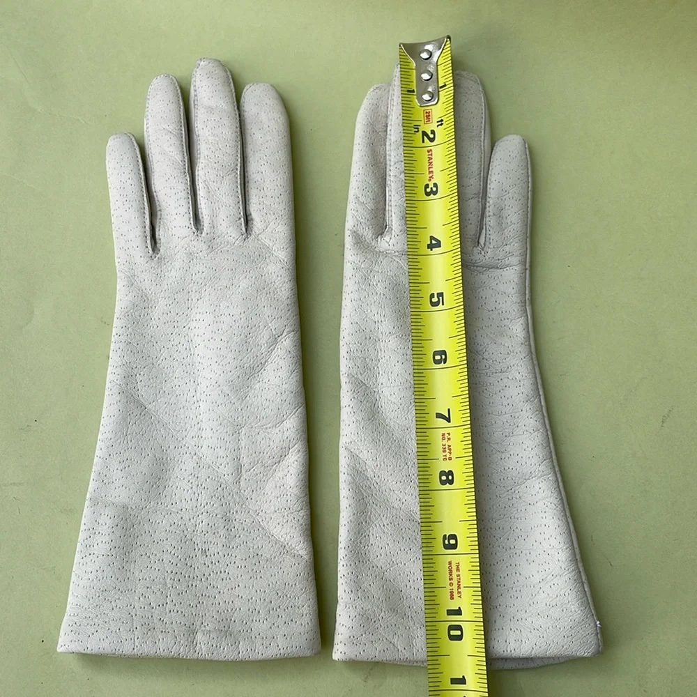 New vintage grayish cream leather gloves with lining
